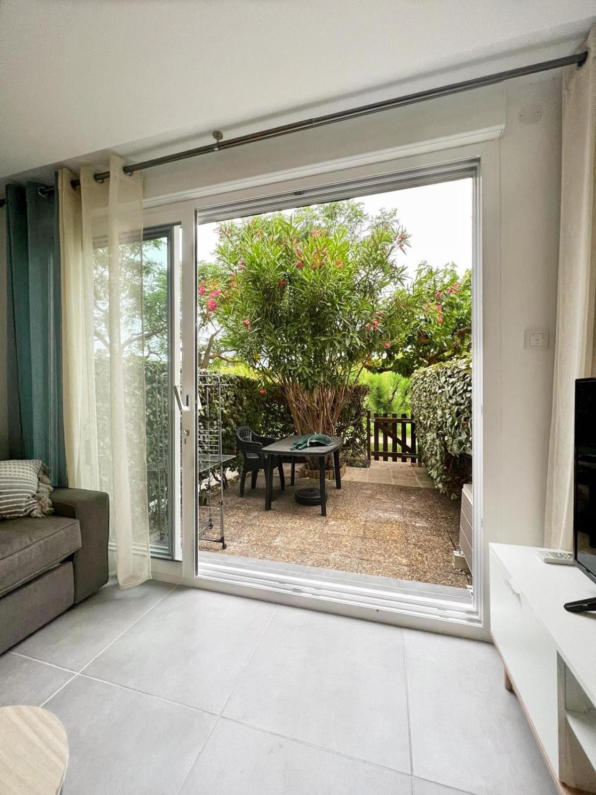 Apartment 4 Personnes, Piscine, Parking A Les Flots *